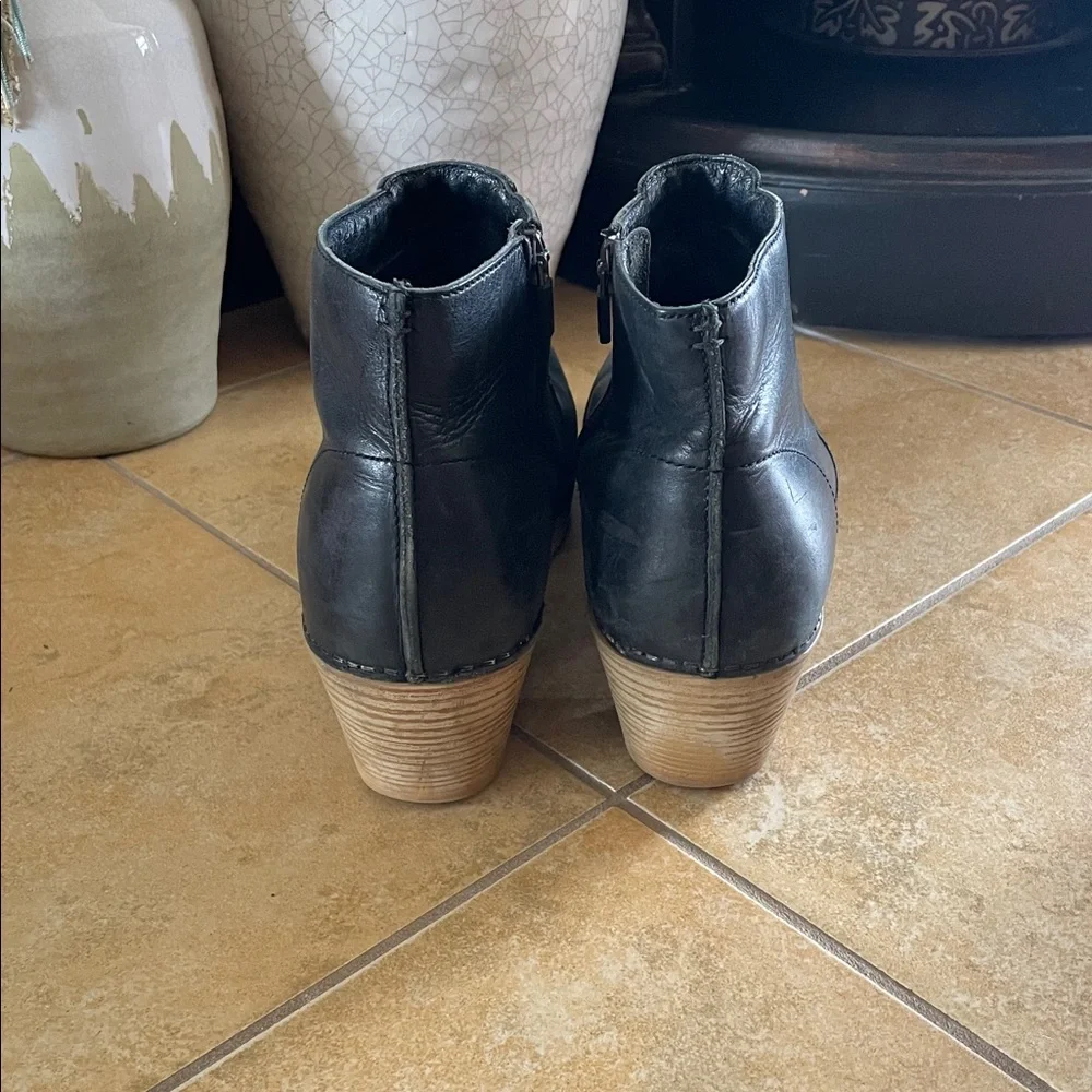 Dansko Maria Black Leather Wooden Clogs Ankle Bootie Boots Size 41 11 - Picture 4 of 9